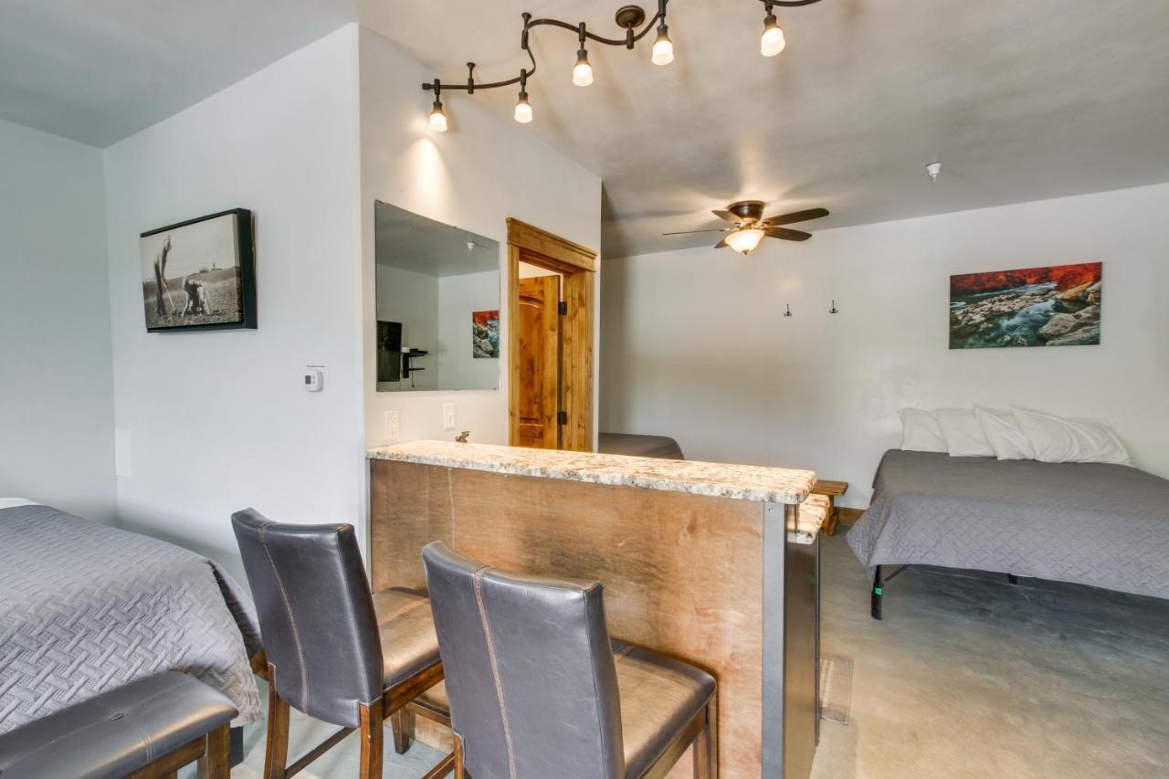 Central Lava Hot Springs Studio With Deck And Views! Luaran gambar