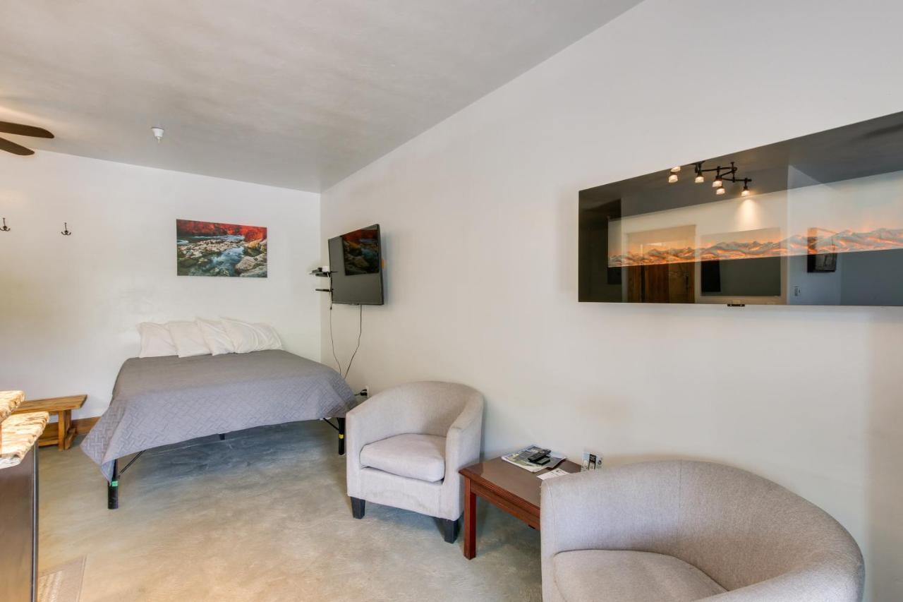Central Lava Hot Springs Studio With Deck And Views! Luaran gambar